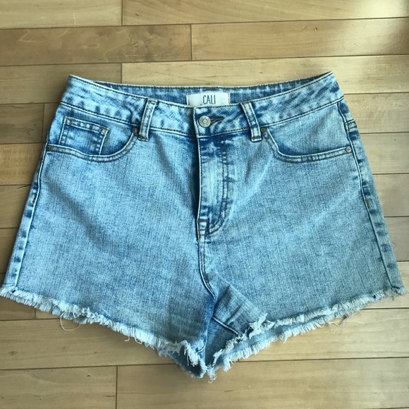 Cut-off Jean Shorts - Picture 1 of 3